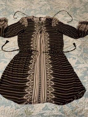 Roxy boho v-neck dress, sz med, blk/white, used/good.